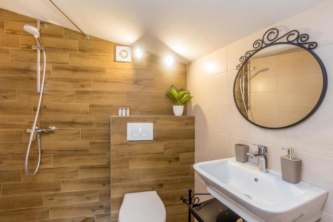 Holiday Home Jela Dobrinj Bagian luar foto
