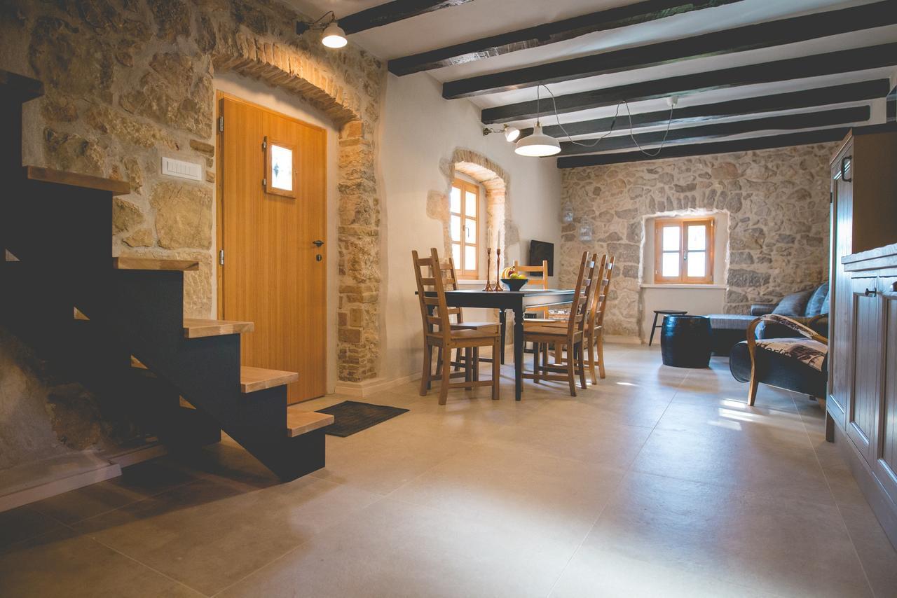 Holiday Home Jela Dobrinj Bagian luar foto