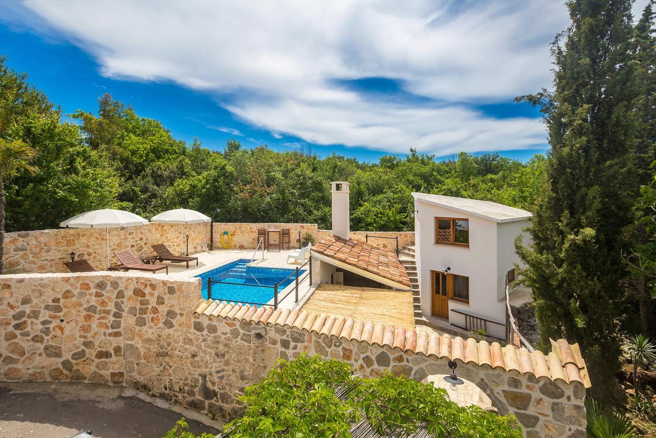Holiday Home Jela Dobrinj Bagian luar foto