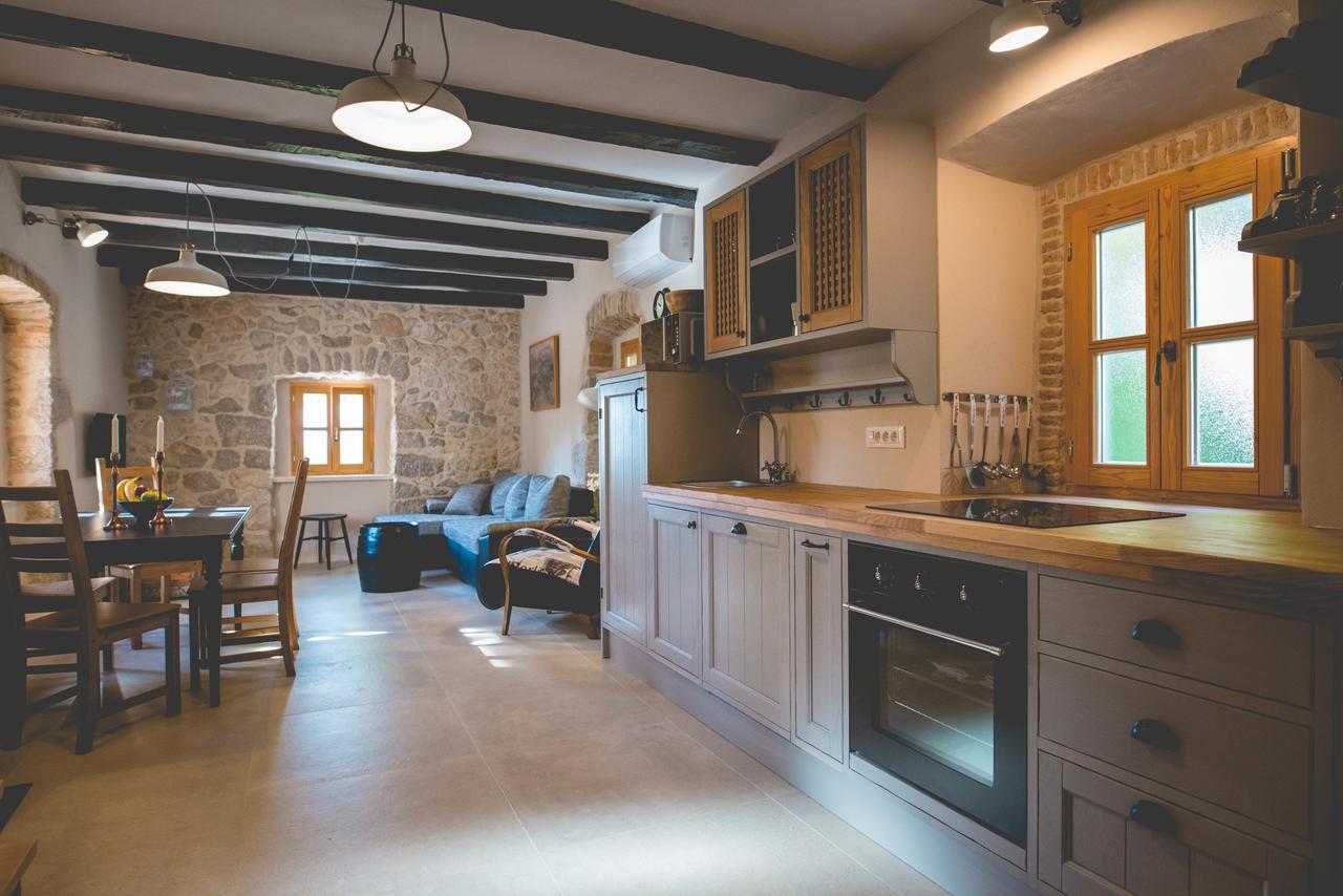 Holiday Home Jela Dobrinj Bagian luar foto