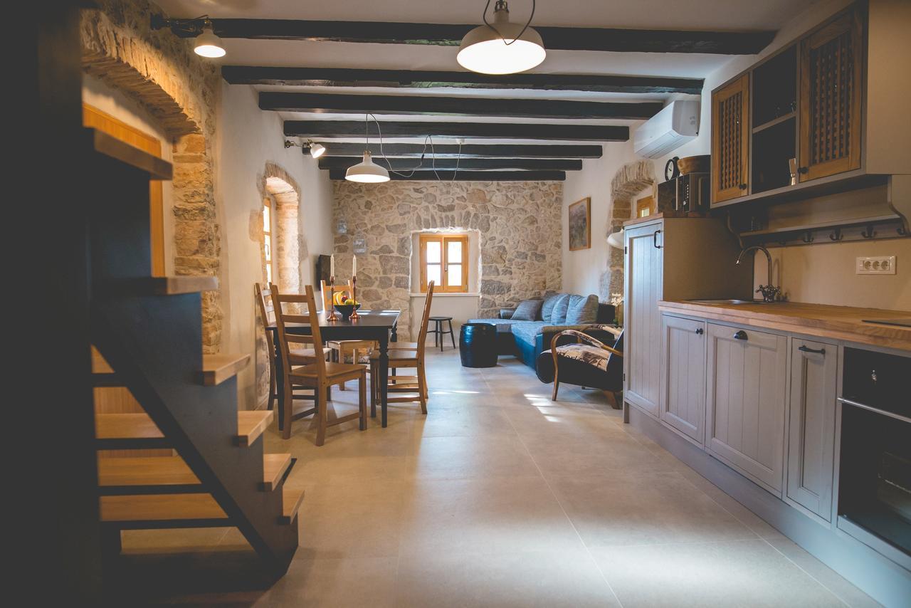 Holiday Home Jela Dobrinj Bagian luar foto