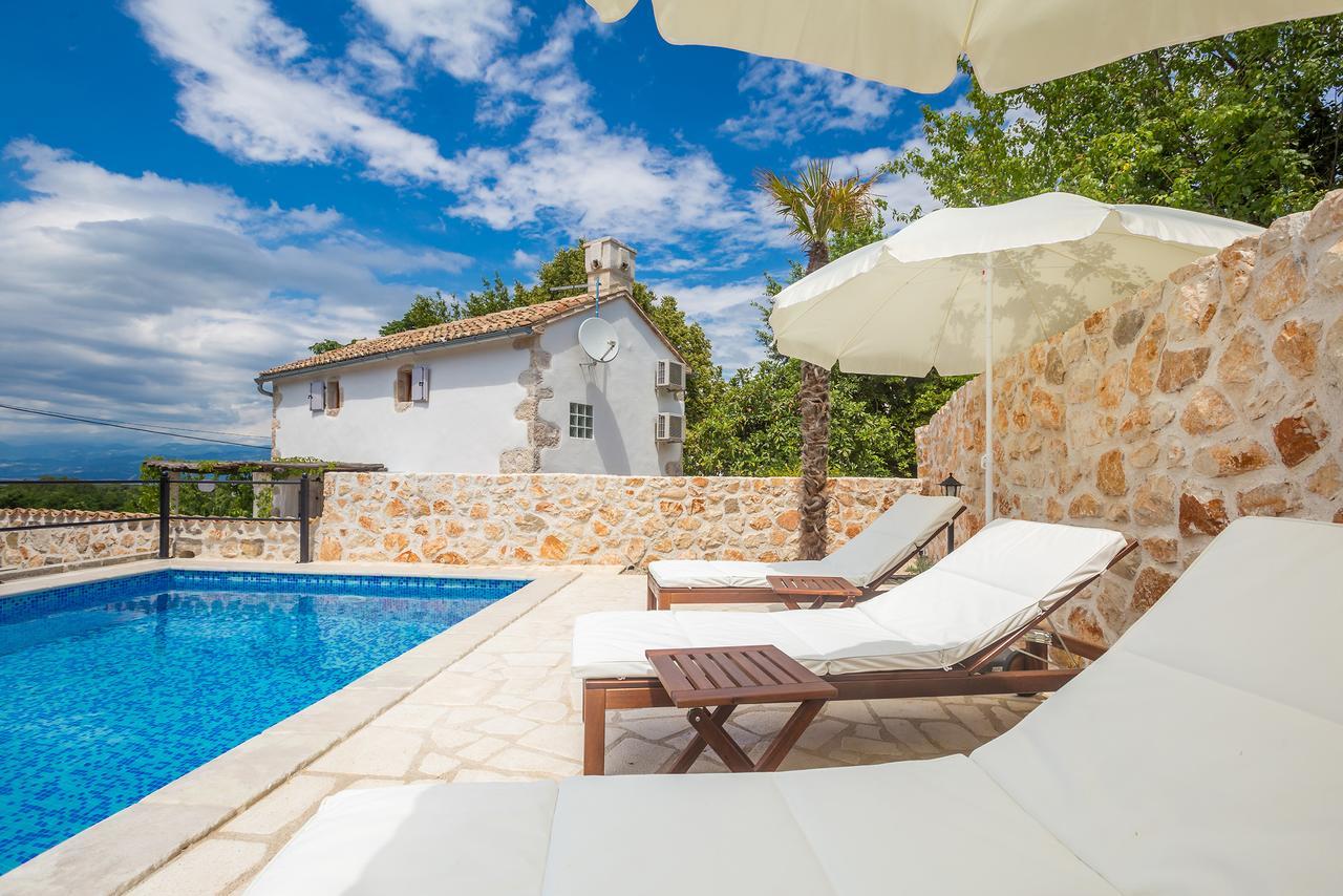 Holiday Home Jela Dobrinj Bagian luar foto