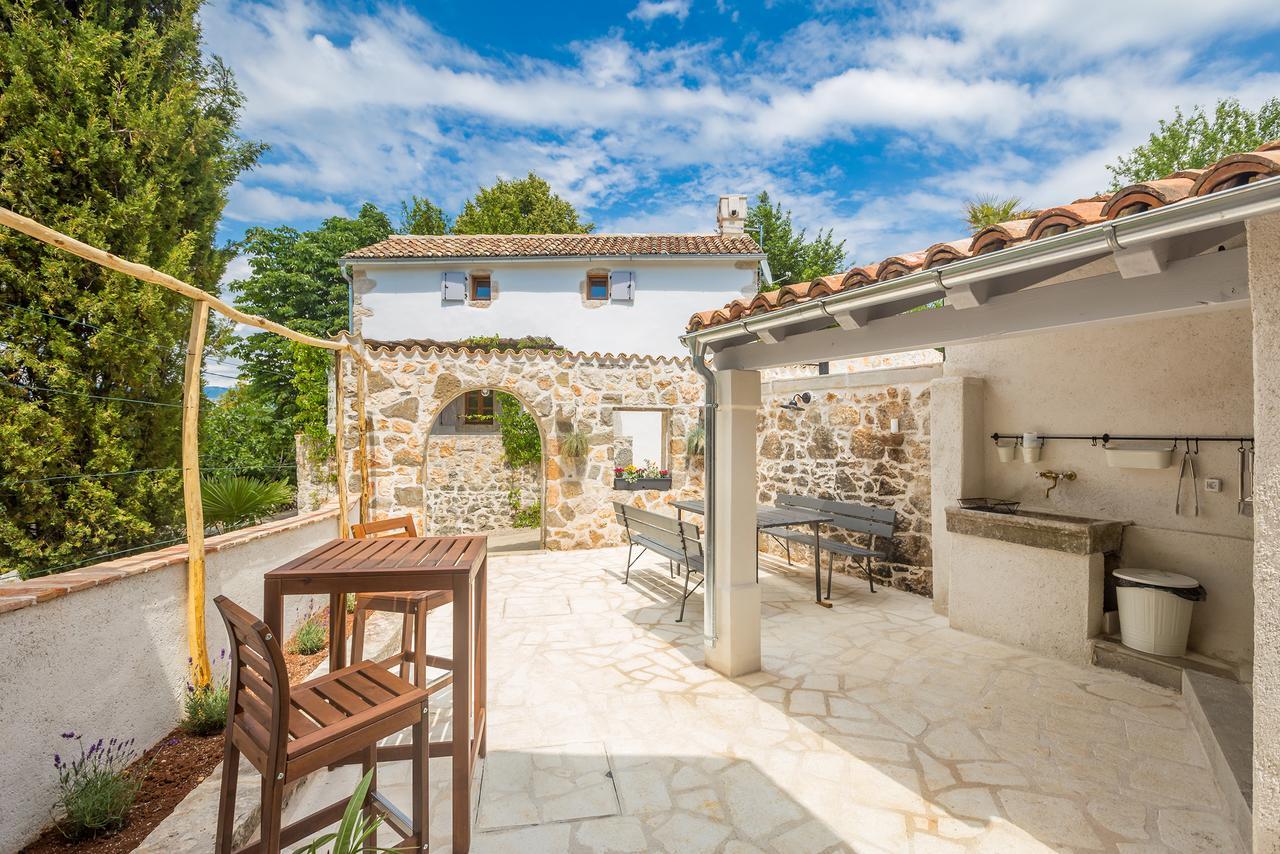 Holiday Home Jela Dobrinj Bagian luar foto
