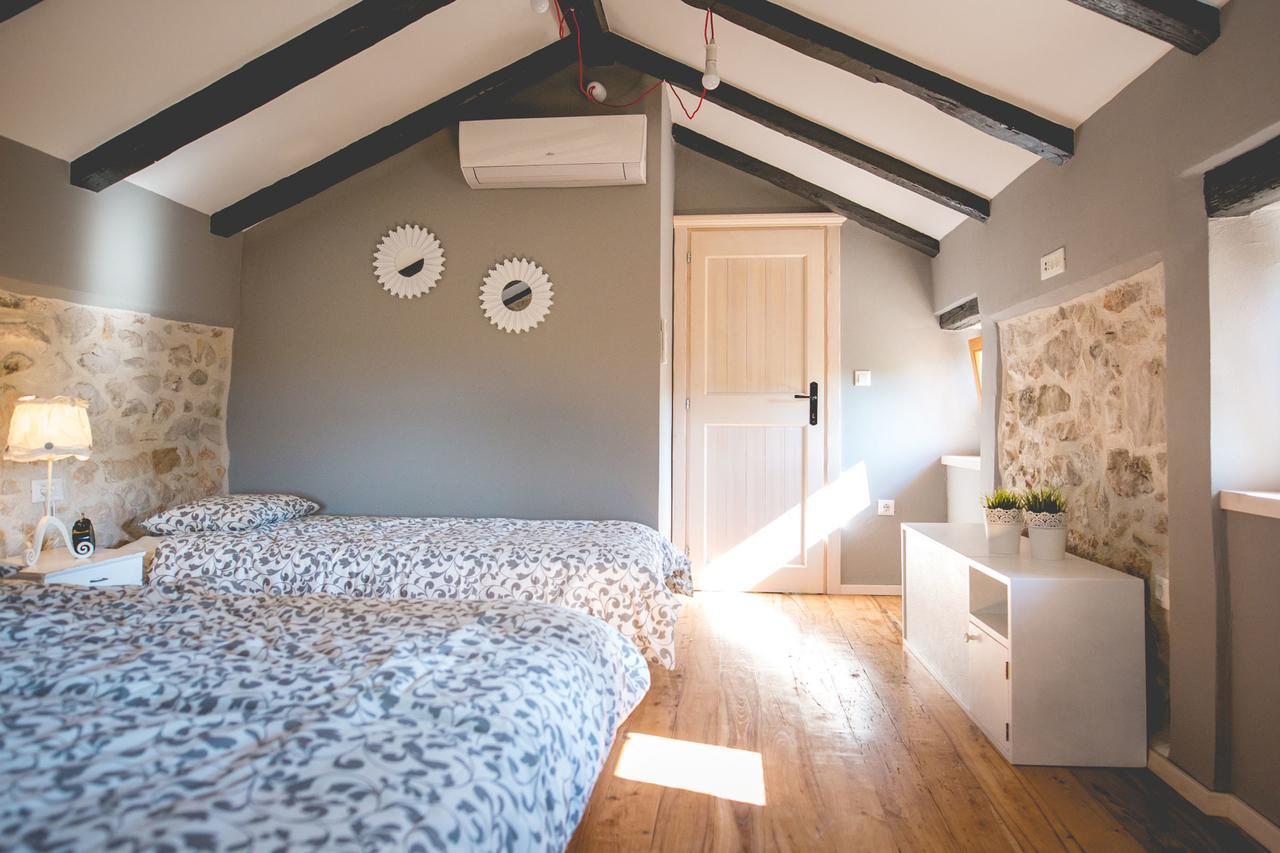 Holiday Home Jela Dobrinj Bagian luar foto
